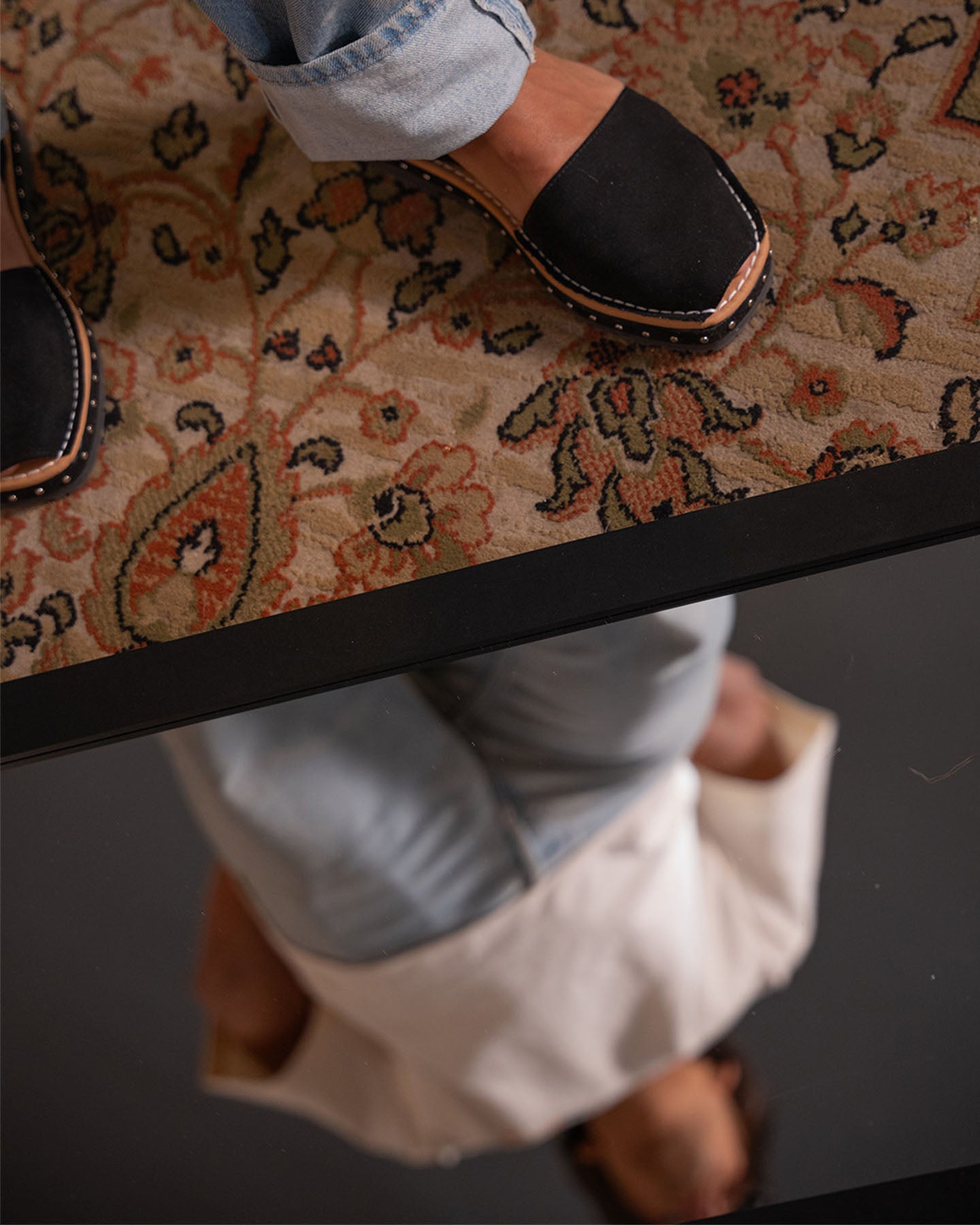 ABARCA MENORQUINA HOMBRE TACHAS NEGRO